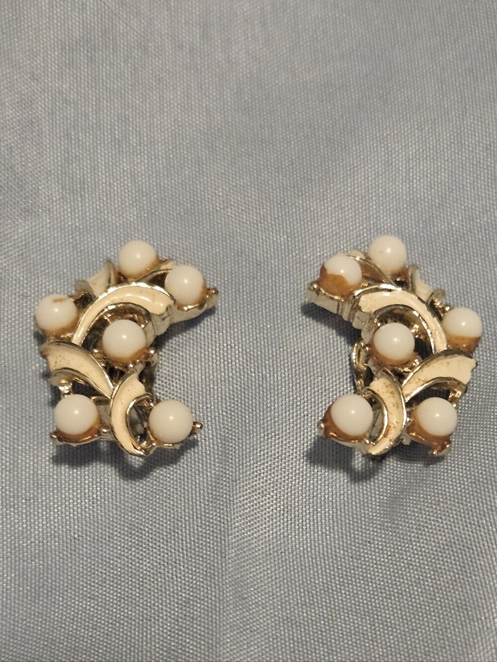 Vintage White Glass Beads Cream Enamel Gold Tone Clip On Leaf Earrings
